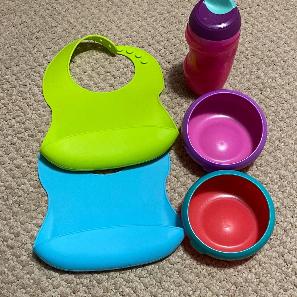 2 bibs, green & blue, 2 suction bowls, pink & purple, 1 tommie tippie sippie cup